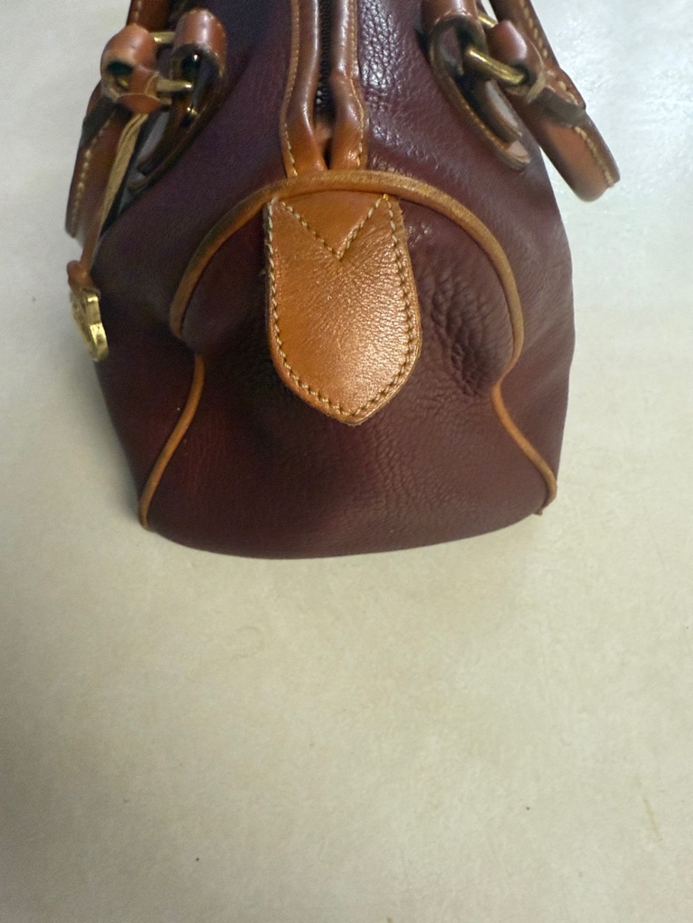 Dooney & Bourke Burgundy Pebble Leather Satchel with Tan Trim VINTAGE β¦οΈπΈπΌπ― - Picture 7 of 14